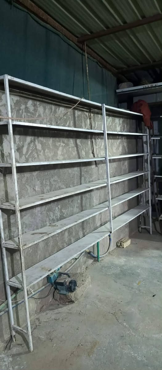 سلام عليكم
خانات للبيع تفصال حديد يعني تبقه وياك مدى حيات شرط نظافه وشغل 
وحده طوله مترين كبار وحلوات 
وثانيه بأقل شويه 
وجام خانه وياهن طوله متر 24 سنتم شرط نظافه 
مكاني كربلاء حي العسكري 
*********** إخوان مستعجل عل بيعتهن مفصلهن 500 
وحالين عارضهن إب 300 وبيهن مجال
