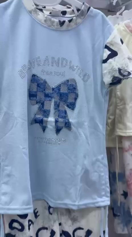 تراك بناتي صغير  11/12/13  سعر درزن 42 الف
تراك ناتي وسط 14/15/16  سعر 48 الف
تراك بناتي  محير  17/18/19  سعر درزن 54 اف


**إذا كنت صاحب هذا الإعلان وتريد حذفه لأي سبب، رجاءا أرسل رسالة إلى الدعم الفني**