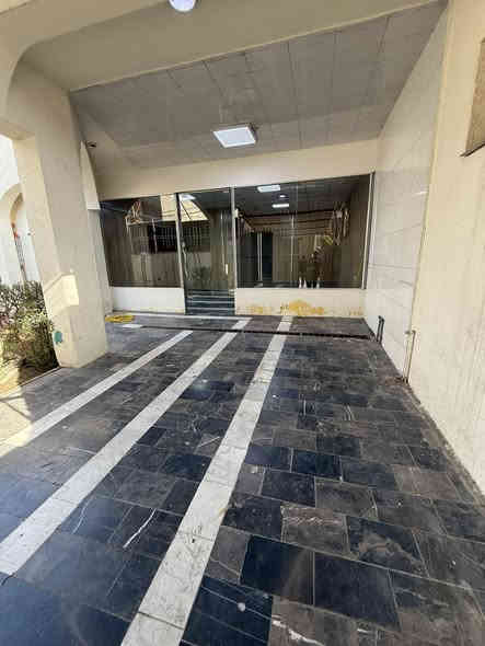 للايـجـار 🏡 الكرادة خارج

عنوان العقار 📍 الكرادة خارج خلف سما مول

🔶 المساحة 350 متر

يحتوي على كراج وحديقة وصالات عدد 2 وهول داخلي 

ومطبخ وغرف نوم عدد 5 ومجموعة صحيات ✔️

❗️ للشـركات والمكاتب التجارية والمعاهد ❗️

 ــــــــــــــــــــــــــــــــــــــــــــــــــــــــــ
‎‏‎((شركة دار السلطان للعقار حيثٌ تَلتَقي الرُوٌية ,بلتَمَيٌز ))

❗️❗️ نسـتـقـبل العروض البيع الشراء والايجار ❗️❗️

بيع - شراء - ايجار - ادارة امـلاك - مقاولات عامة

‎‏‎📊كل ماعليك الاتصال أو المراسلة على الصفحة *ʲᵒⁱⁿ ᵘˢ*

 حسن زوانة *********** - ***********

‎‏‎الفرع الاول /عرصات الهندية مجاور فندق بلوم 

‎‏‎ الفرع الثاني /الـسـيـديــة الضباط مقابل افران الرباط

‎‏‎‏‎زبائننا الكرام بِكُم نَرتقي ونَتشرف بزيارتِكم ونَفتخر بخِدمتِكم ❤
