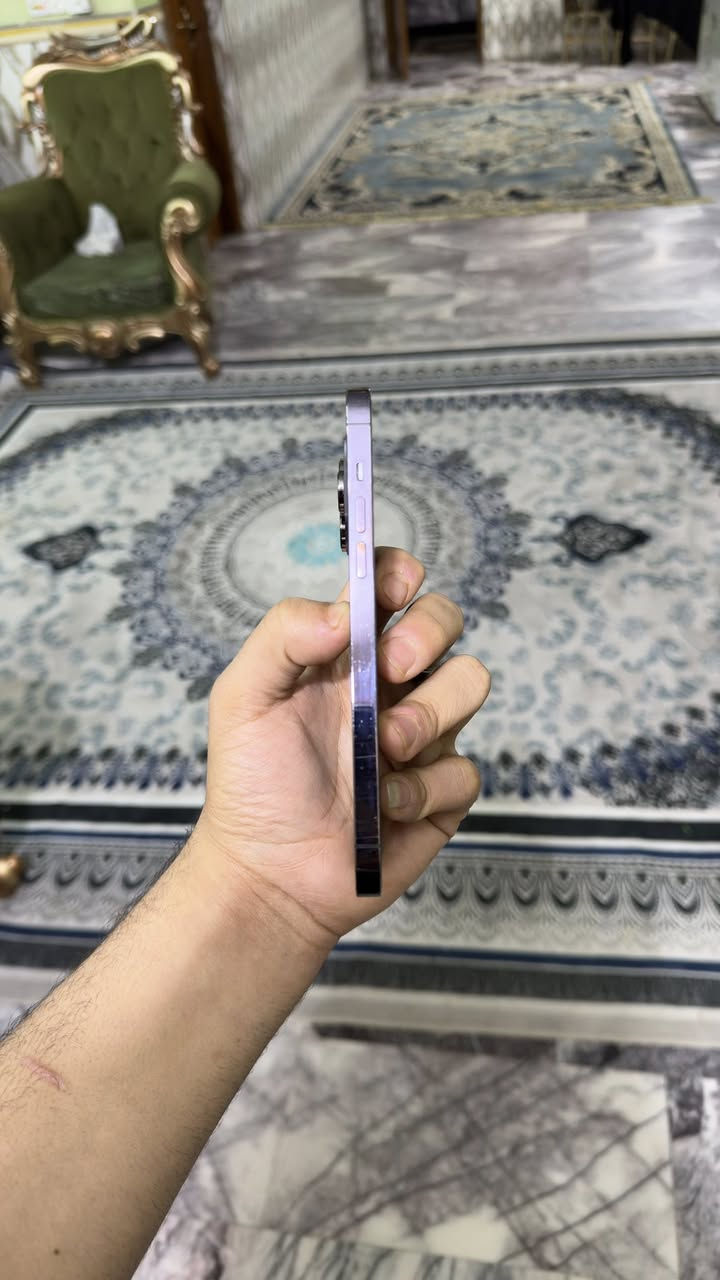 سلام عليكم 
ايفون 14 برو ماكس بي شخوط بسيطه مكفول من التبديل 
بطاريه 78 ذاكره 256
انطي سعرك ***********
📍مكاني بغداد مدينه الصدر
