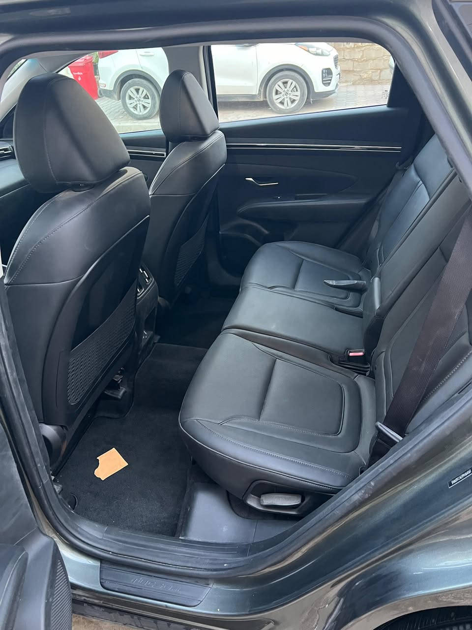 توسان 2023 امريكي htrac مكينه 2500gdi
بصمه 
فتحة 
كشنات جلد كهرباء 
تدفئه كشنات 
جنطه كهرباء 
السياره بنيد ودعاميه مبدلات وكلير يم قبق البانزين 
السعر 178 
***********
