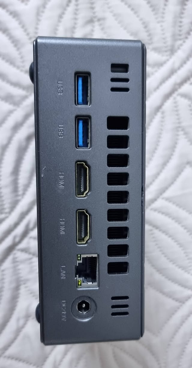 بي سي مني عاطل
للبيع pc mini  شغلته مااشتغل عاطل
بدون هارد ورام ومابي شاحن فقط كارتون
معالج كوراي 7 جيل عاشر
ابيعه ع وضعه فحم وعاطل 
50 الف نهائي
بغداد /مدينة الصدر / ***********
