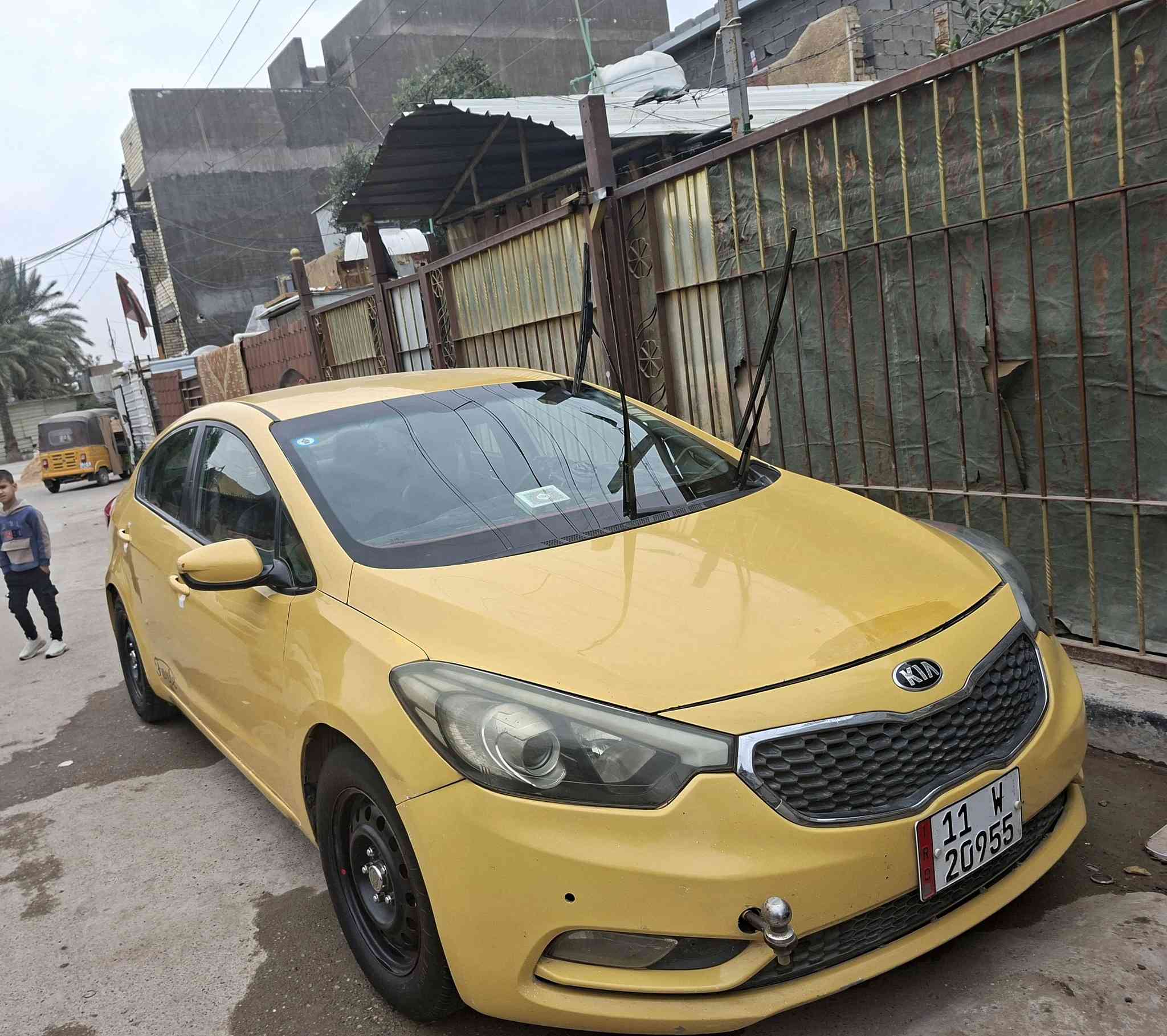 السلام عليكم 
فورتي ٢٠١٤  السيارة ليبل واحد عده الجاملغ الامامي
وارد امريكي محرك ٢٠٠ دوش بسمي بغداد الزعفرانية السعر 100 وبيها مجال السيارة جاهزه ومابيها اي نقص من ايدك للشارع
شاشة كامرا تحكمات ستيرن رقم الهاتف ***********
