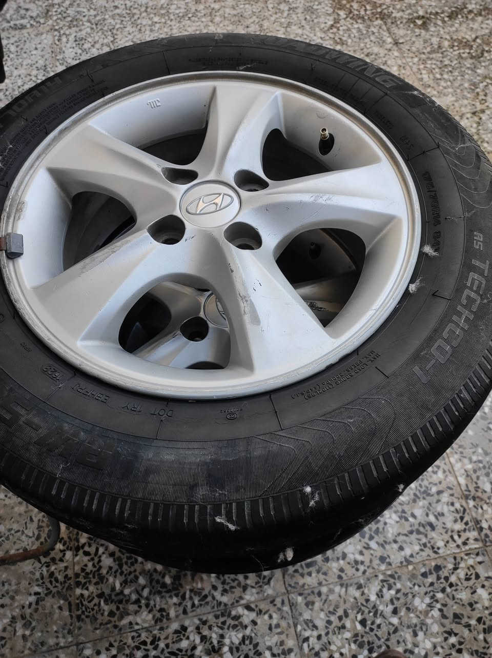 سلام عليكم تخم ويل كب وتاير حجم 14 اكسنت ابلاد مال سيارة اصلي ***********. مكان كربلاء سعر 300.
