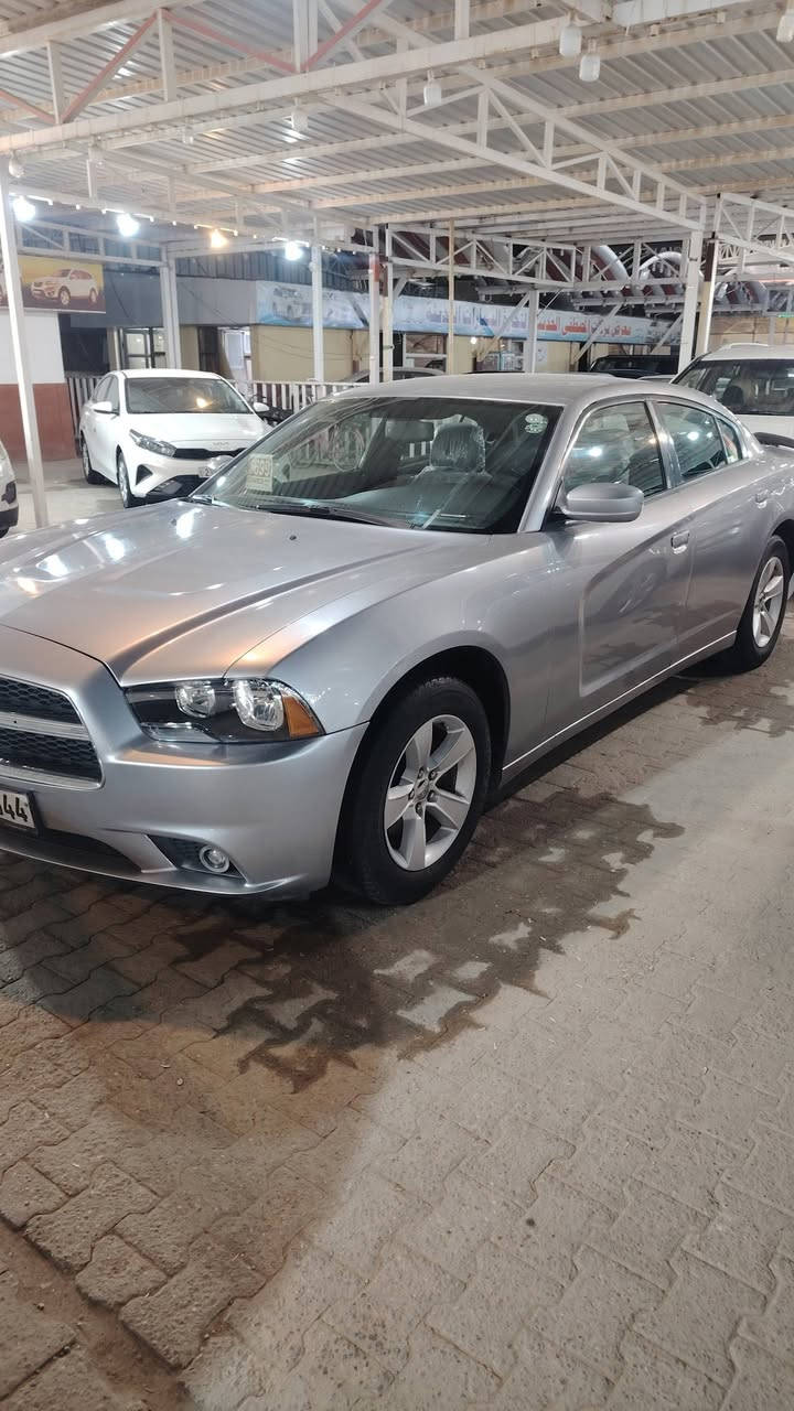 جارجر ١٣ شماليه سنويه ل٢٩ انكليزي
جاملغ وبنيد فقط السيارة جديده وبيه باب كلير
السياره بنجف الاشرف ***********
