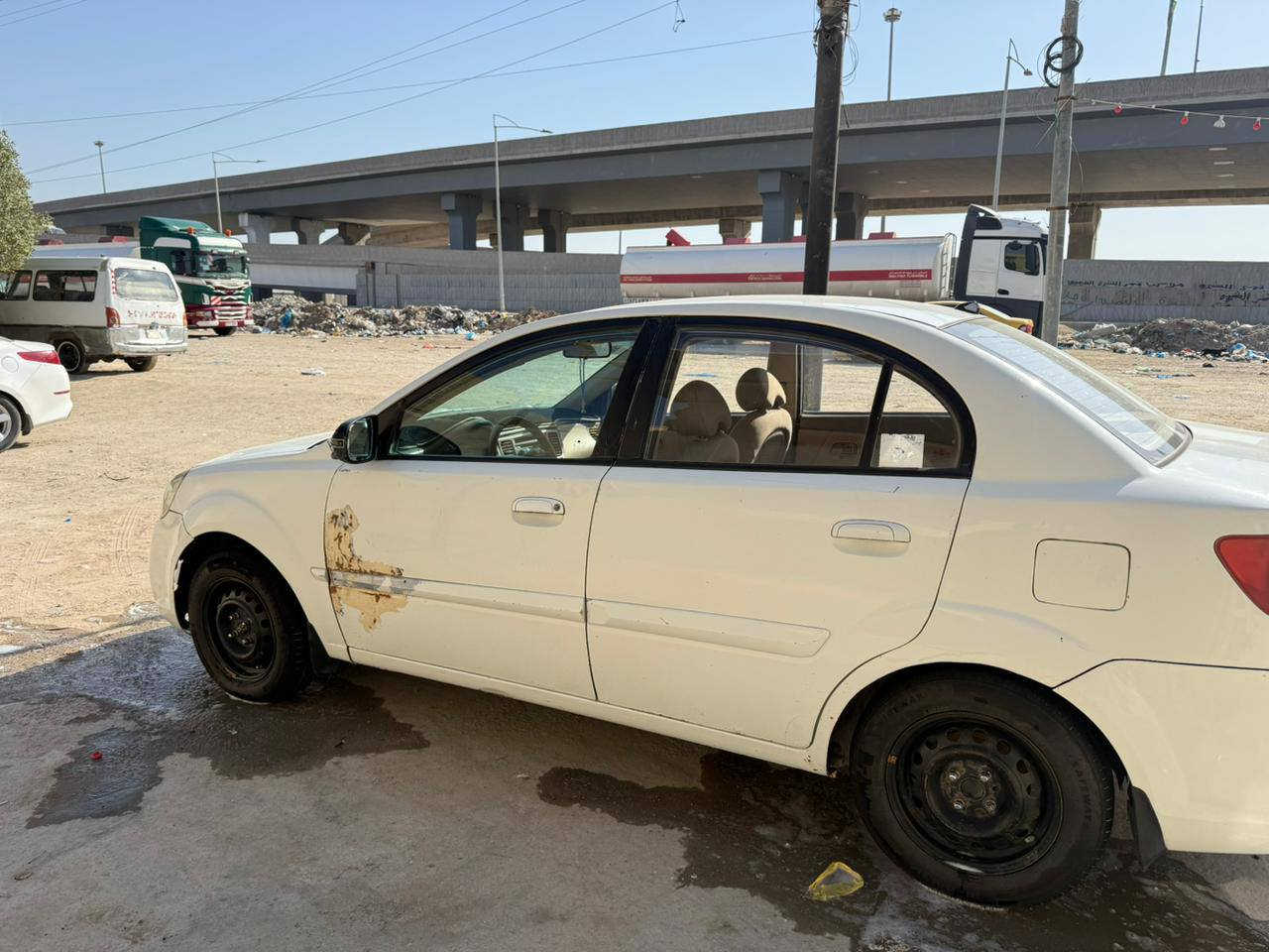 سلام عليكم  كيه ريو موديل 2012 خليجي تخم تاير تبريد رقم انكليزي 
مكينه 1600 حادثهه بل تكمه وباب موضح بلصوره دواخل عسليات  السعر 70 وبيهه مجال  مكان السياره ( الناصريه المركز) رقم الستفسار ***********
