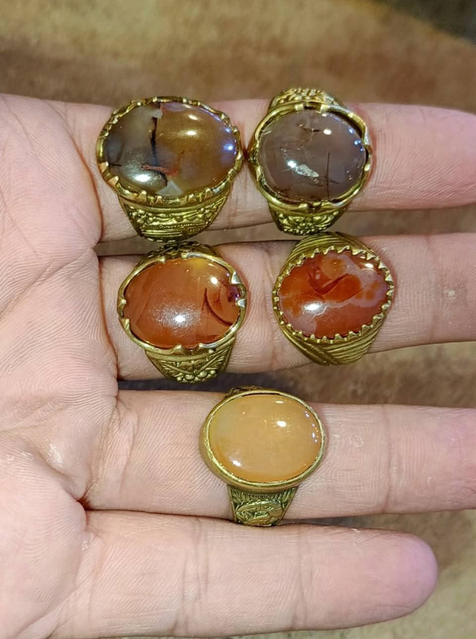 خواتم فضة ونحاس قطع راقية ومرتبة اسعار جدا مناسبة❤
حجز وتفاصيل أكثر خاص او واتساب ***********🌹
وموجود عندي كل انواع الاحجار والسبح.
