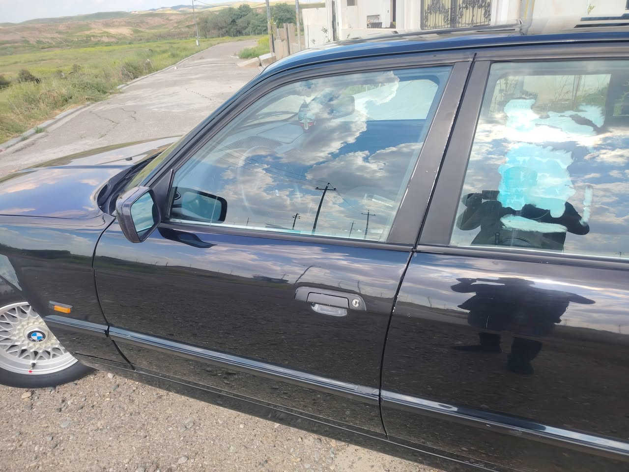 Bmw 525
موديل ١٩٩١  سياره فول
سعر ٥٥ بي مجال  لتفاصيل اتصل ع رقم
***********
