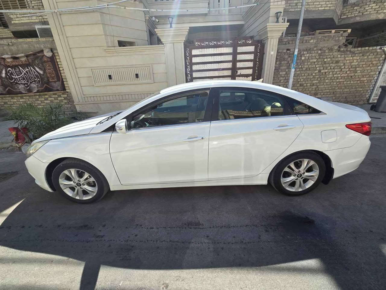 سوناتا خليجي فول عدا الفتحه ***********
محرك 2400 دوش فول مواصفات
كير ومحرك وصدر وتخم تاير جدد مع الضمان
تبريد وكهربائيات كفاله
رقم انكليزي هزة وسنويه جدد
شفتات بالستيرن
حساس خلفي
مري شفط واشاير بالمري
تحكمات جهتين
تبريد قطعتين
سيارة بدون حادث بيهه 3 قطع صبغ ومباوكات

السعر 105 
***********
*********** بغداد, العراق
