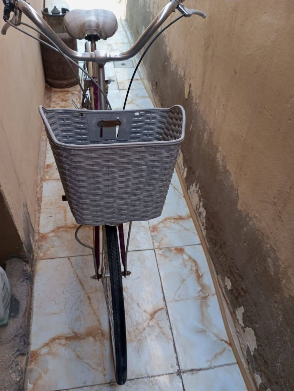 سلام وعليكم باسكل للبيع
باسكل حجم 27 باسكل نضيف تايرات خلفي وامامي تبديل جديد ايضا الجوب خلفي وامامي جدد بريكات خلفي وامامي شغالات مكينه 6 نمر بداله  وقفل خلفي بلادي  للاستفسار متواجد خاص
رقمي 👈*********** السعر 80 وبي مجال
