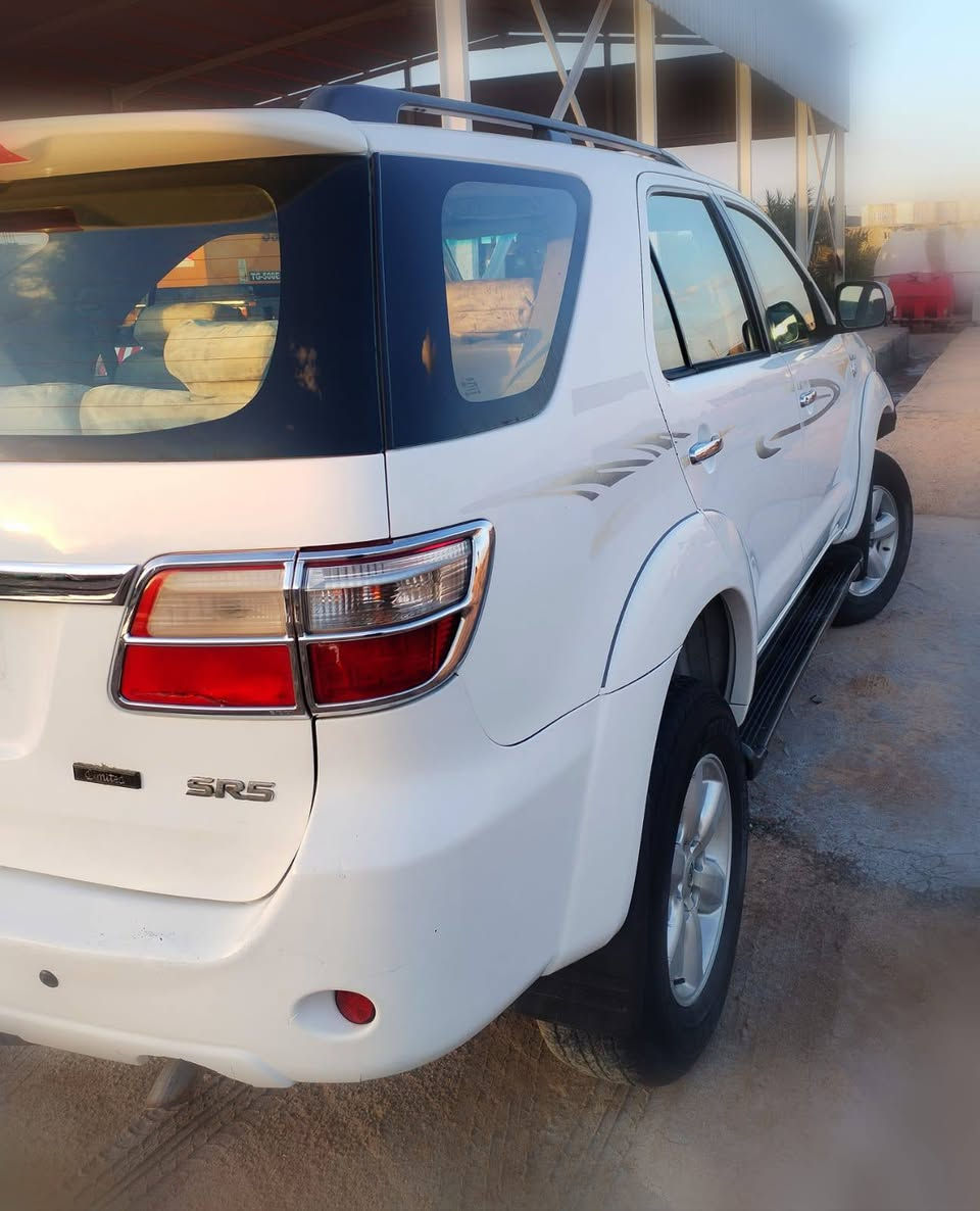 السلام عليكم تيوتا فورچنل 7راكب 2009 سعودي ام الدعاء  رقم بغداد بأسمي تحويل ثاني يوم
مكفوله كفاله عامه كير محرك حداديه بشرط
ماعدا المؤشر بالصوره 
فول مواصفات 
محرك 6 سلندر
فور ويل
نظام دفلك
دواخل بيجي
كشنات جلد بلاد +دوشمه جديده وتربرو الاصلي 
شاشه +كامرا بك +بلوتوث
تحكم ستيرن
مثبت سرعه
 التبريد مركزي 3قطع 
دكم تبريد لمس
لايت عدسه
عينه ليزري
اشاير بالمري +اشاير بالچاملق
ماسحه +زراگ بالباب الخلفي
السعر 178وبيها مجال
رقم***********
 وبالعافيه لتكون من نصيبه سياره حيل جديده
