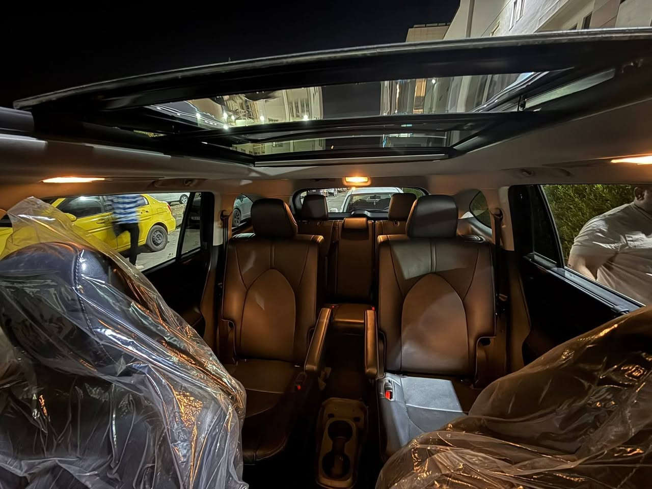 السلام عليكم للبيع هايلاندر Limited 2023 اسود كلين فول مواصفات ماشيه ٣٤ ألف كم  قابله للزيادة السياره مليانه مواصفات
تبريد تدفئه كشنات
فتحه 
جنطه كهرباء 
رادار أمامي وخلفي وجانبي 
حساسات أماميه وخلفيه 
الستيرن هيتر 
المري هيتر + رادار بل مري 
كشنات vip
شاشه 12 بوصه 
شاحن وايرلس 
مكانها الموصل 
***********
السعر 380 ورقه قابل للتفاوض
