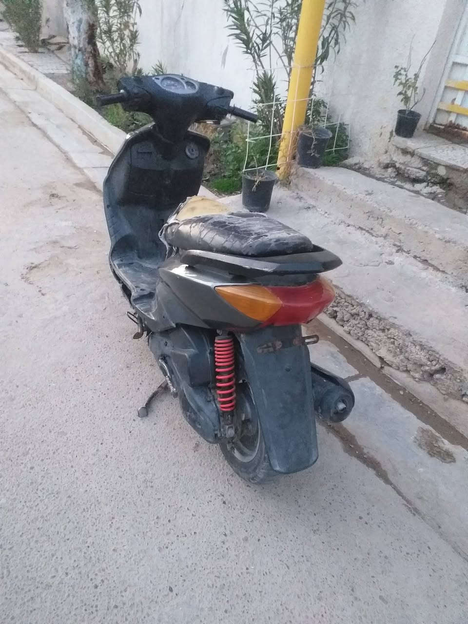 دراجه سكنس كلهه شغاله سلف هندر كهربايات كيلو متر بريكات خلفي أمامي تايرات جدد كلهه شغال السعر ٤٥٠ المكان  بغداد الحسينيه الراشديه    ***********
