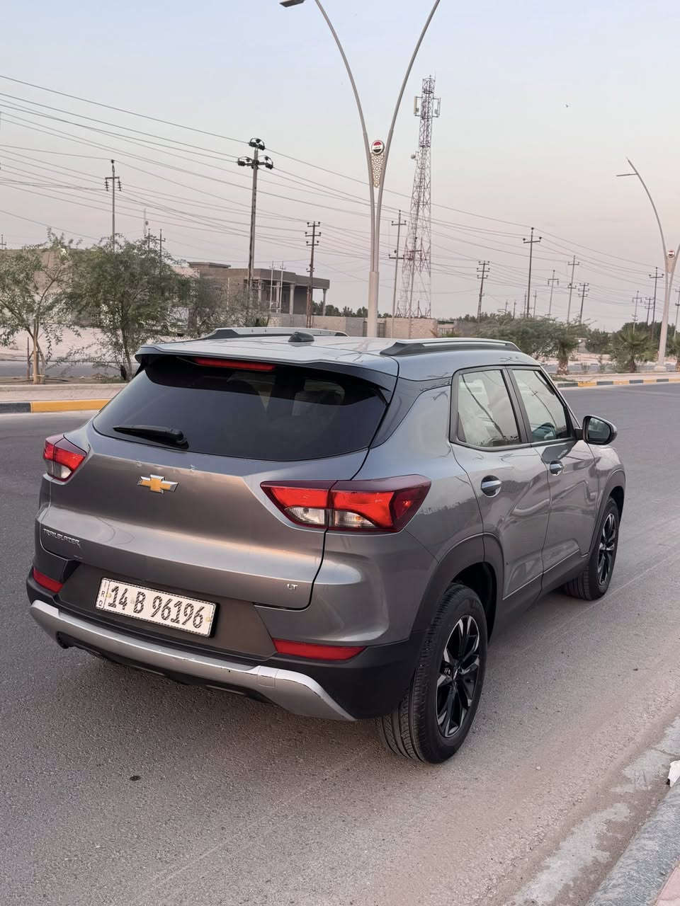 السلام عليكم سيارة للبيع او مراوس ( تريل بليزر ) موديل 2022
السيارة فول عدة الفتحةLT / السيارة  مكينة 1300توربو 
حدثها كلش بصيط بنيد فقط بدون دواخل /السعر 138  بيها مجال 
 • بصمة 
 • تحكم ستيرن جهتين 
 • كشن كهربائي
 • شاشة كبيرة 
 • تحديد مسار 
 • سايدبريك دكمة 
 • مثبت سرعة 
 • بعد هواي مواصفات بيها / للستفسار اتصال 
 • ***********
مكاني بصرة / الزبير 
#الجميع
