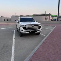 🚨 فرصة لعشاق اللاندكروز 🚨 🚗 تويوتا لاندكروز 2024 🇦🇪 موجودة بالإمارات 📘...