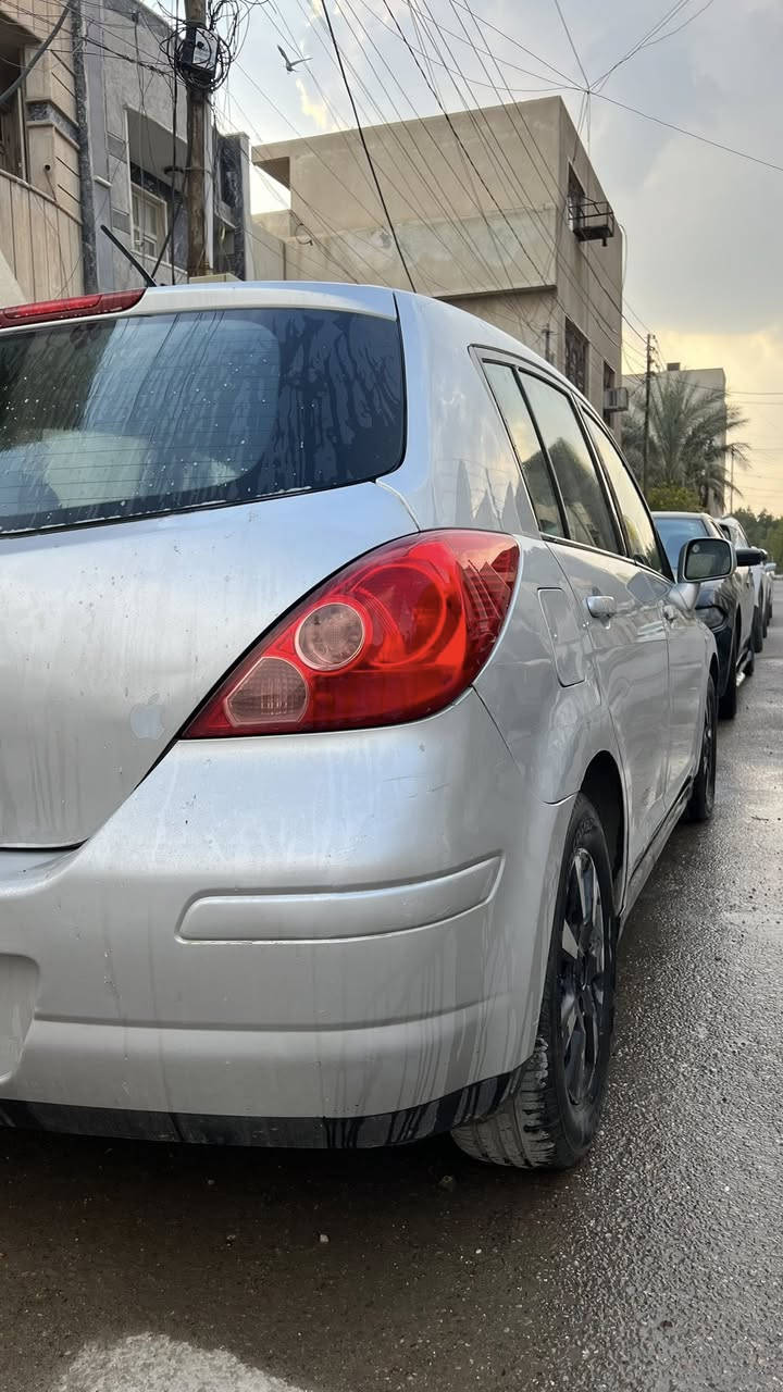 سلام عليكم 
نيسان فيرسا موديل 2009 السيارة جاهزة كلش
بأسمي شخصياً رقم بغداد الجديد 
السيارة بيها ٣ قطع صبغ بس( جاملغين و البنيد ) 
مكينة ١٨٠٠ گير أوتو AT مو كهربائي
كشرها كلش حلو لا جراد و لا خياس و بيها مكانين بارد بسيط بيها بعض الشخوط واضح كولشي بالصور
فدوة لحد يقارنها بالمصبوغ عام و حزام
 ماشية ١٥٠ ألف 
بيها شاشة اندرويد و كامرة خلفية و انارة بالدشبول 
مكينة جديدة لوك مبدلة بالجديد لا تنقيص و لا تبخير 
تبريدها حلو 
ترايها ناعم وين متريد اطلع بيها
صدرها جديد يخبل طكه ما بي
تخم تاير نظيف / فيت بم جديد / دسك اصلي جديد
دواخلها كولش نظيفة  
عليها ادامة كاملة السيارة جاهزة شغل و اطلع 
عارضها ب ٧٠ ورقة و بيها مجال كلش بسيط
مكاني بغداد السيدية
***********
