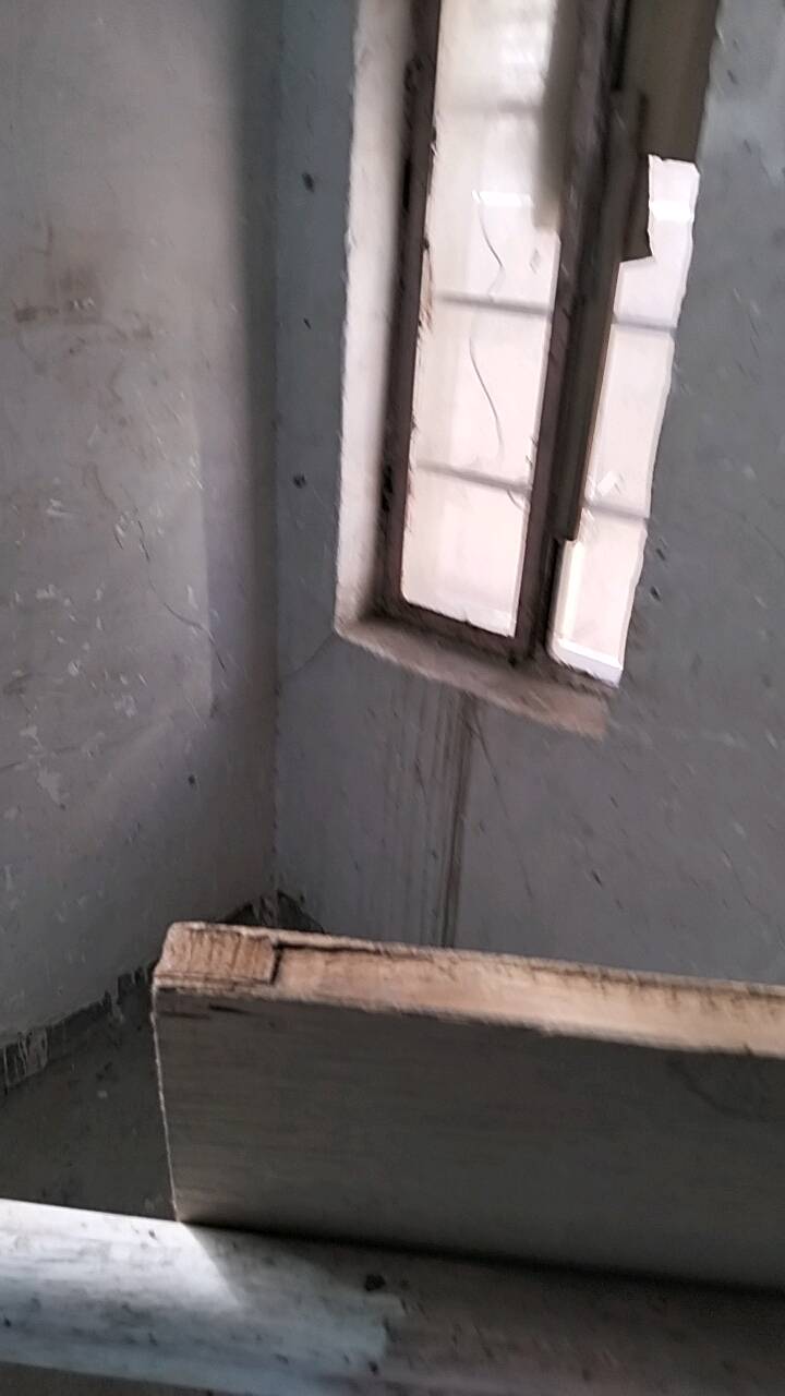 بيت مساحته ١٠٠م ملك طابو صرف في الزعفراني دور الشرطة قرب صيدلية زينة علي شارع الكهرباء مدخلين يحتوي كراج مع ترك امامي إضافة للكراج يحتوي استقبال وغرفة نوم وحولي وخدمات طابق واحد