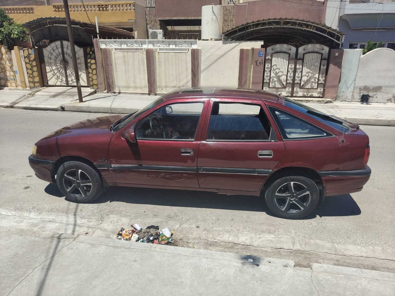 وبل فكتره مديل 1993 محرك 18 فتحت سقف بيها  ستيرن بوره قفل مركزي السعر 38 وبيها مجال التواصل عل الرقم  *********** بي واتساب هم
