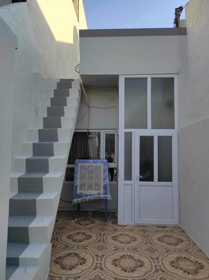 🏡سه لام عليكم هات هات  به لاش به لاش پـەلـەبکەوفەریایکەوە🏡

🏠مــاڵی بـووک زاوای پـەلـەبکەو لـەدەسـتی خـۆتی درمـــاکــە🏠

🏠 خانوو بۆ فرۆشتن نـزیک مــزگـــەوتی سـۆفیکــــــان🙋

🔹 شوێن کەلار/گەرەکی شەهیدان🙋🙋

🔹 رووبەری 70مەترە🙋 کاونتەر سـبلات لەگـەلدایــــە🏡

🔹 نزیک هۆڵی بۆنەکان بەرانبەر جەوازاتی تازە🙋🙋🙋
🔹 پێکهاتووە لە یەک قات🙋 
🙋کـریجی تـیایــە مـانگــی 200هـــەزار دینـار 🙋🙋🙋
________________
⁦1️⃣⁩یەک قاتە🙋
🔸میوان🙋
🔸مەتبەخ🙋
🔸نوستن 🙋
🔸موساعد🙋
🔸موشتەمەلات🙋
______________________
موواسەفاتی ⬇️
خانوویەکی پاک و خاوێنە.
لە کۆڵانێکی زۆرفراوان و ناوەڕاستی شارە
باشترین و جوانترین جوری کاشی بۆ کراوە. 
خانویەکی خۆش و دڵگیرە.
کەرستە:: سپلیت _ کاوەنتەر _ دوو بوێلەر _ پەنکە. 🏃🏃

بۆ زانینی نرخ پەیوەندی بکە🏃🏃🏃🏃
______________________
🏡***********📲
