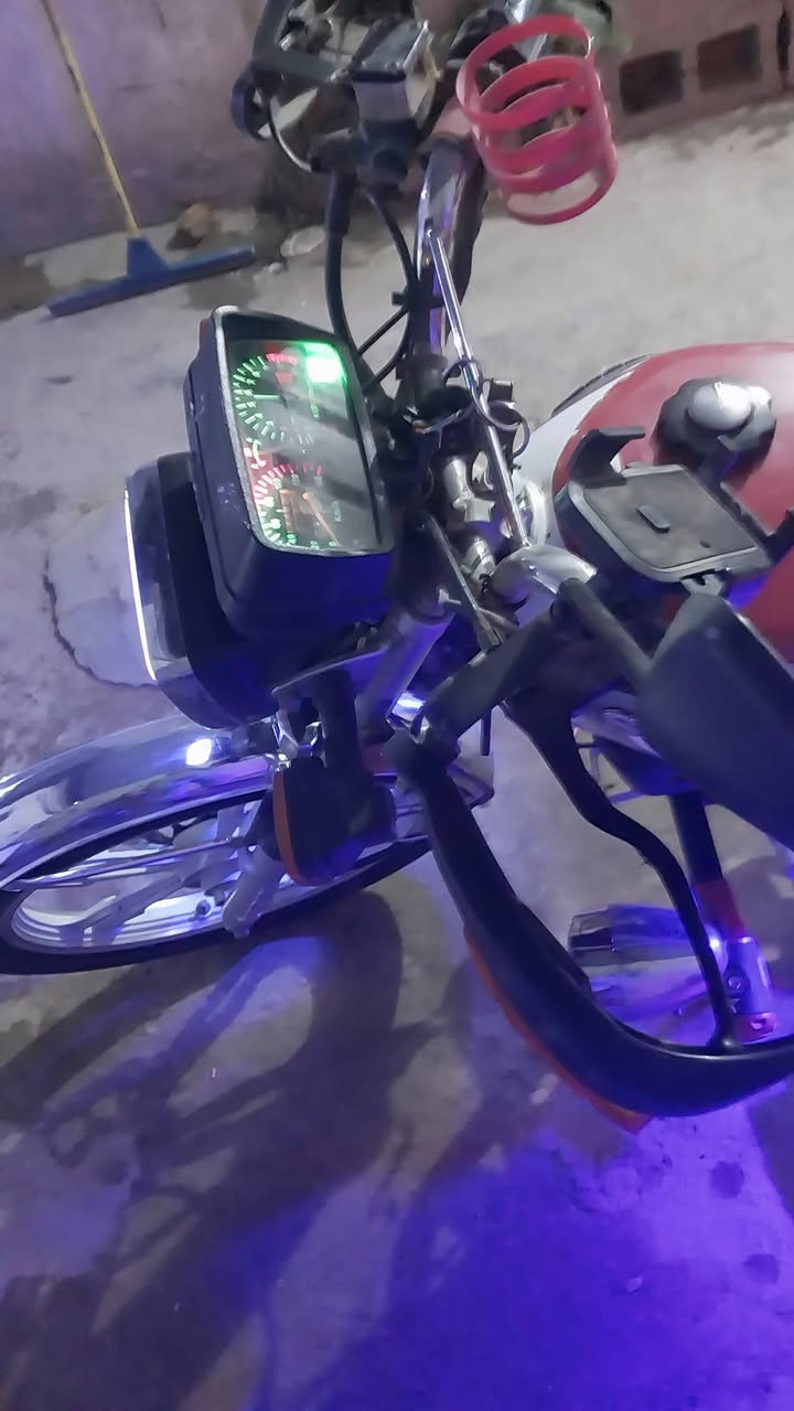 دراجة للبيع موديل ٢٠٢١ سعر ٥٥٠ وبيها مجال شي قليل.اتصل على هذا رقم ***********
