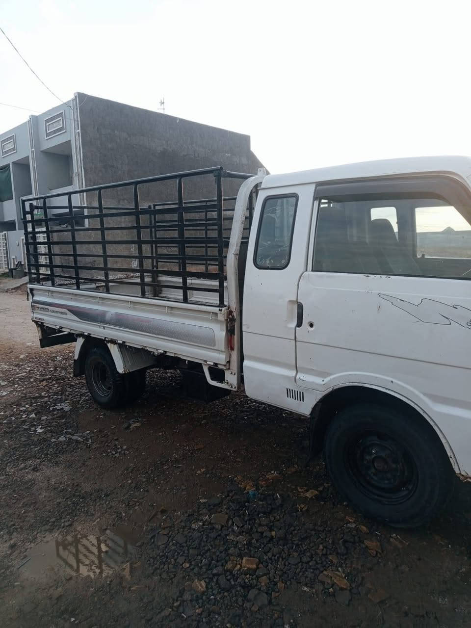 السلام عليكم
كيا بنكو موديل ٩٦ ,سيارة باسمي تحويل ثاني يوم ، تخم تاير جديد كهربائيات جديد , المكينة بيها خيط تبخير 
السعر ٥٢ , مكاني بغداد الصابيات 
للتواصل :*********** غير متواجد عالفيس اتصل وتدلل
