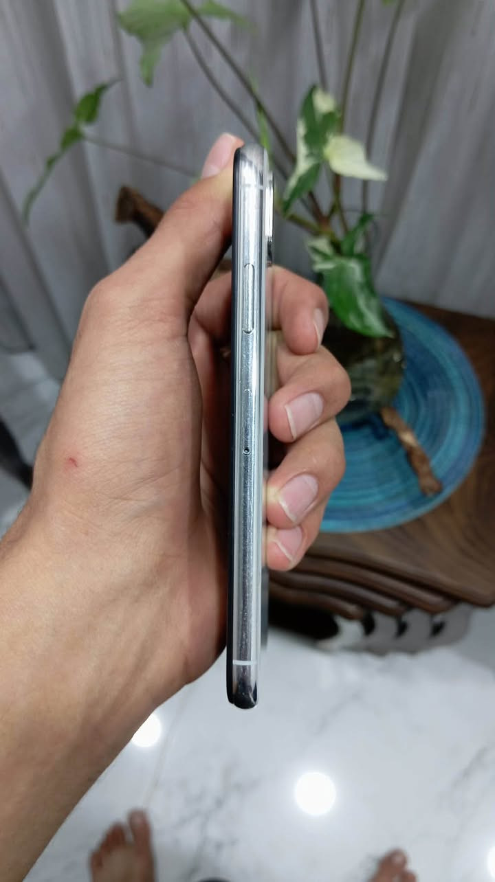‏السلام عليكم ‏iPhone XS نورمان ما مفتوح فقط بمشكلة Face ID واقف بسب التحديث البطارية 75 جهاز نظيف نظافة فول كاميرا فول سماعة كل شغالة سعر 150  للتواصل ￼ الاتصال *********** بي واتساب همين￼
