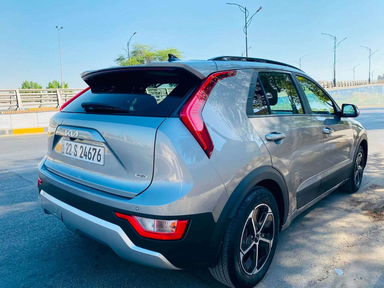 السلام عليكم
للبيع كيا نيرو 2024 بلكن plug-in ( هايبرد-شحن منزلي- بانزين) مواصفات EX فووول عدا الفتحة دخول جديد وارد امريكي رقم اربيل ب اسمي ، المواصفات: 
بصمة، كشنات جلد وكهرباء
تدفئة مقاعد و مقود 
كير ماوس 
تشغيل عن بعد 
حساسات جانبية ، خلفية وامامية 
مرايا جانبية كهرباء + اشارة 
سايد بريك دكمة 
شفتات خلف المقود + فول تحكم من خلال المقود
شاشة متصلة لمس تدعم الاتصال والبلوتوث 
وباقي المواصفات المعروفة 
العداد الحالي: 18 ميل 
الضرر : تبديل جاملغ امامي عكس السائق اصلي تفصيخ نفس اللون موضحة في الصور ( شاصي ولغد مكفول) + شخوط بسيطة 
ملاحضة : السيارة بدون قطرة صبغ نضيفة جداً 
العنوان : بغداد/ الوزيرية 
السعر ( 158$) قابل للتفاوض 
للاستفسار : ***********

