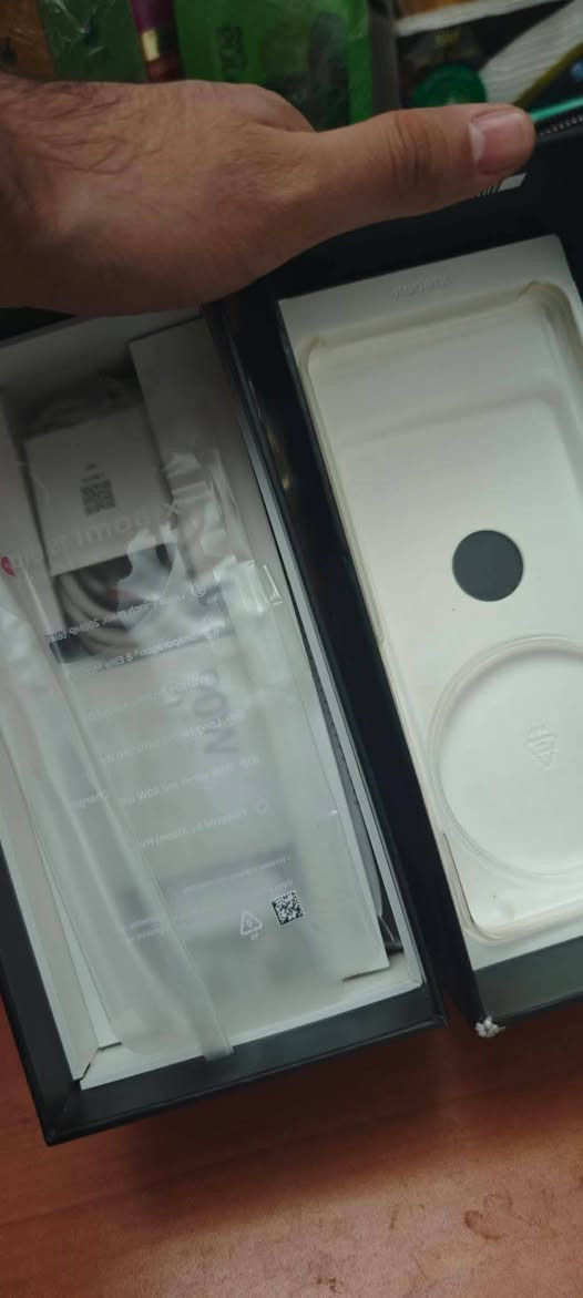 للبيع شاومي 15ultra جديد كلش مثل اللوك
ذاكرا 1تيرا 
سعر__مليون و٣٠٠ الف
***********
