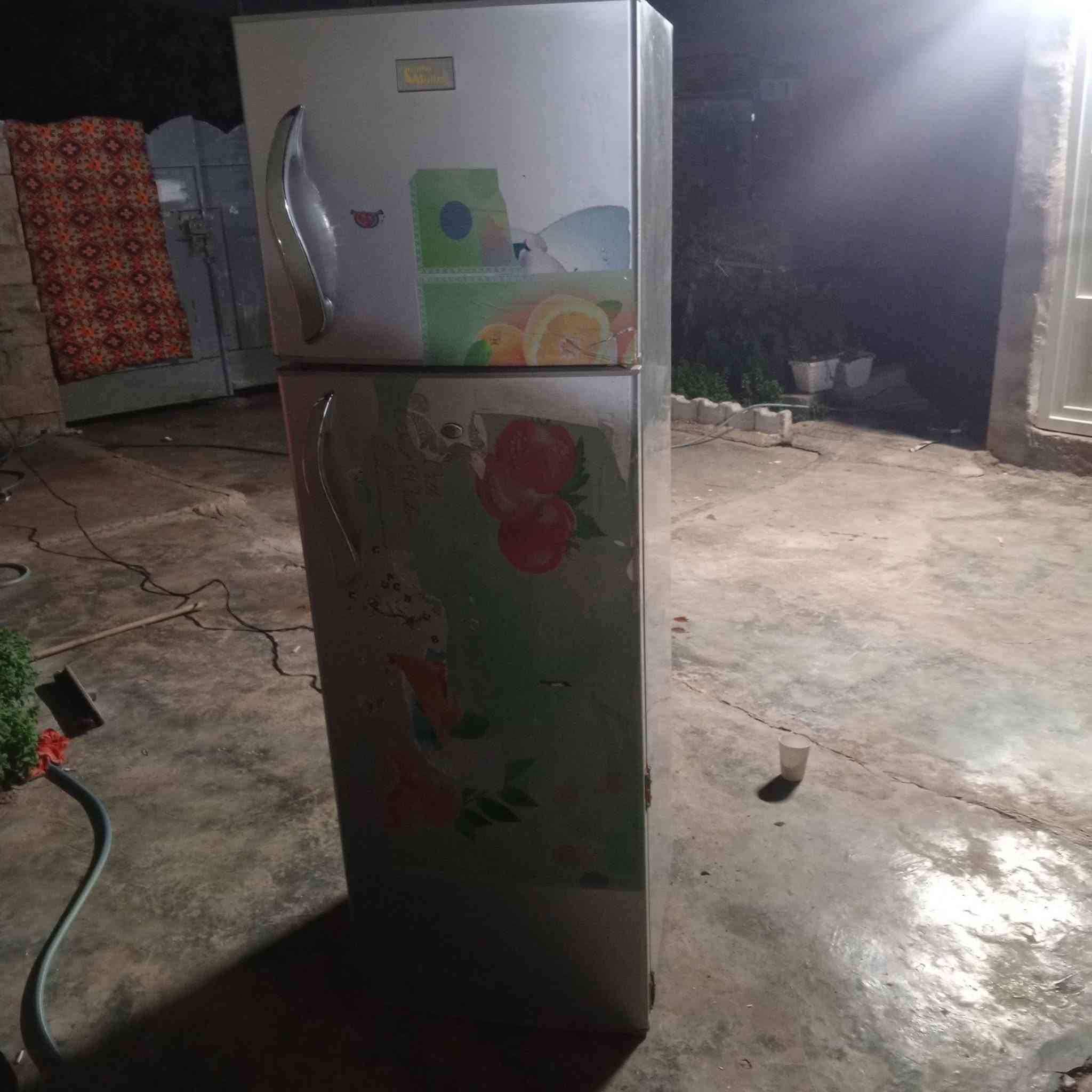 ثلاجه+براد للبيع شرط الشقل ***********

