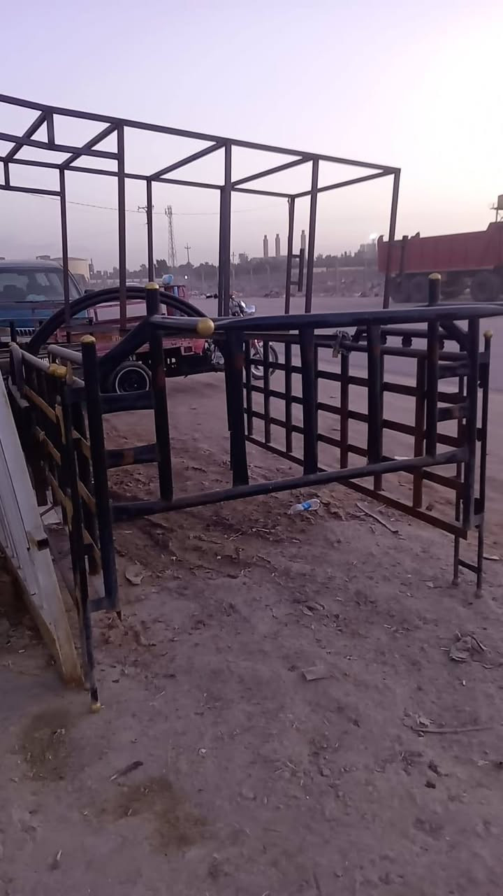 سلام عليكم     مرخصت مدير الكروب  محجر كيه البيع  النقش كلش حلو بوري دائري ٣ ملم السعر ٤٠٠ مكاني كوفه شارع المعمل ***********
