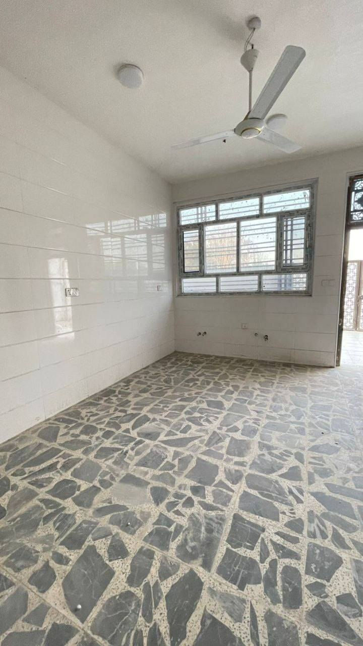 للبيع دار سكني جاهز في الحلة – محيزم 2

📍 الموقع: بين شارع 80 وشارع 100، يبعد 350 متر عن الشارع العام

🏠 المساحة: 200 متر (واجهة 10 متر)

🏗 البناء: حديث درجة أولى، طابقين
🔹 الطابق الأرضي: استقبال + صالة + غرفة نوم + مطبخ + قاطع صحيات
🔹 الطابق الأول: 3 غرف نوم + صحيات

✅ الخدمات:
✔️ طابو صرف
✔️ مجاري وكافة الخدمات متوفرة
✔️ جاهز للسكن

عرض  الشارع 15 م 

 ورقم القطعه 2/2034
يرهم مراوس بقطعه طابوصرف قرب مستشفى الكفيل مع دفع فرق

📞 للاستفسار: واتساب

***********
