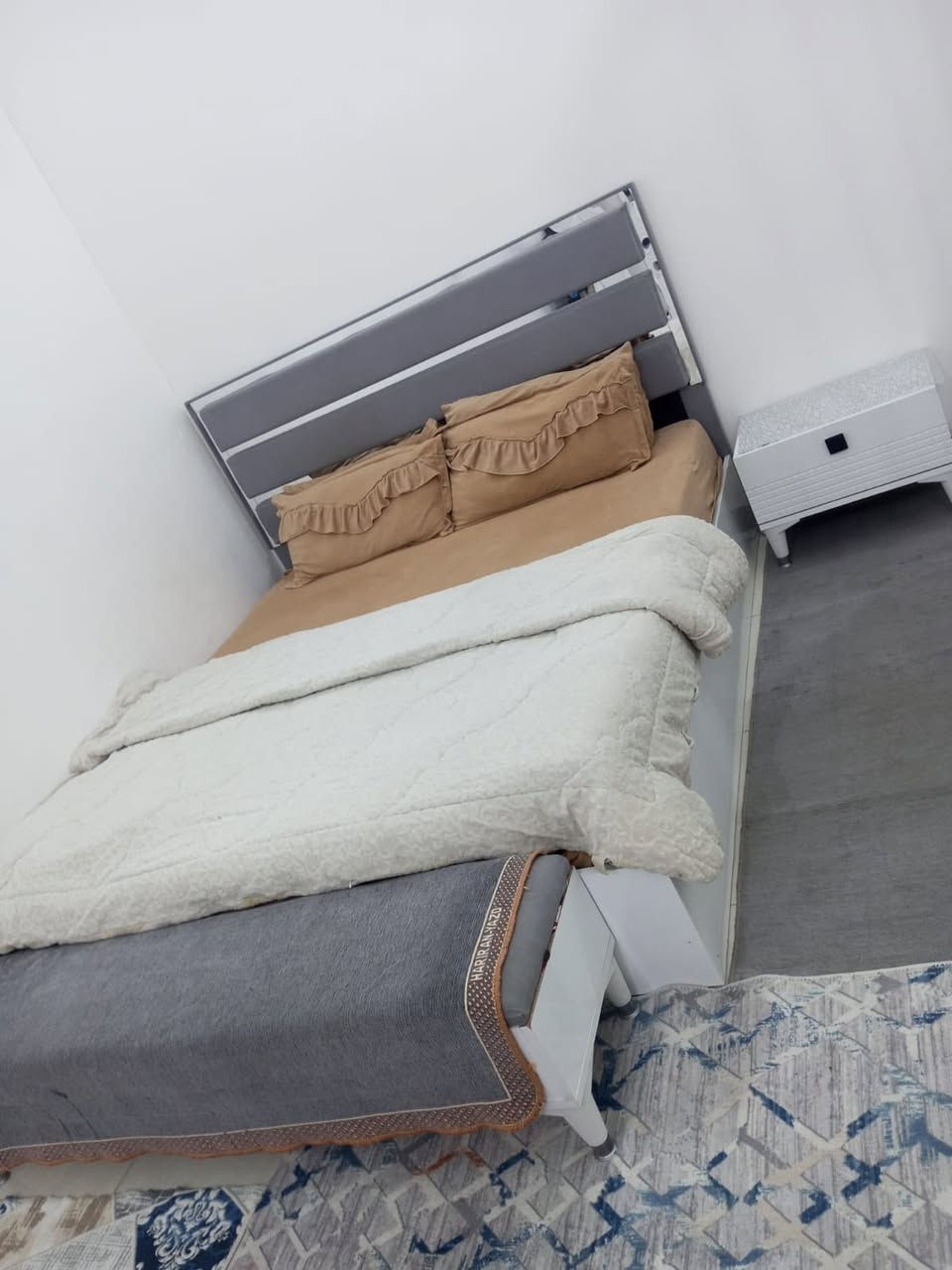 غرفه نضيفه كلش ومرتبه بس ضرر الجامه مال الكنتور مكسوره وتتبدل
سعرها 650 وبيها مجال نضيفه كلش 
مكانها كرمه بني سعيد


**إذا كنت صاحب هذا الإعلان وتريد حذفه لأي سبب، رجاءا أرسل رسالة إلى الدعم الفني**