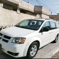 للبيع دوج كرفان ٢٠١٠   بيبان كهرباء جنطة كهرباء شاشه كأمره خلفيه سياره...