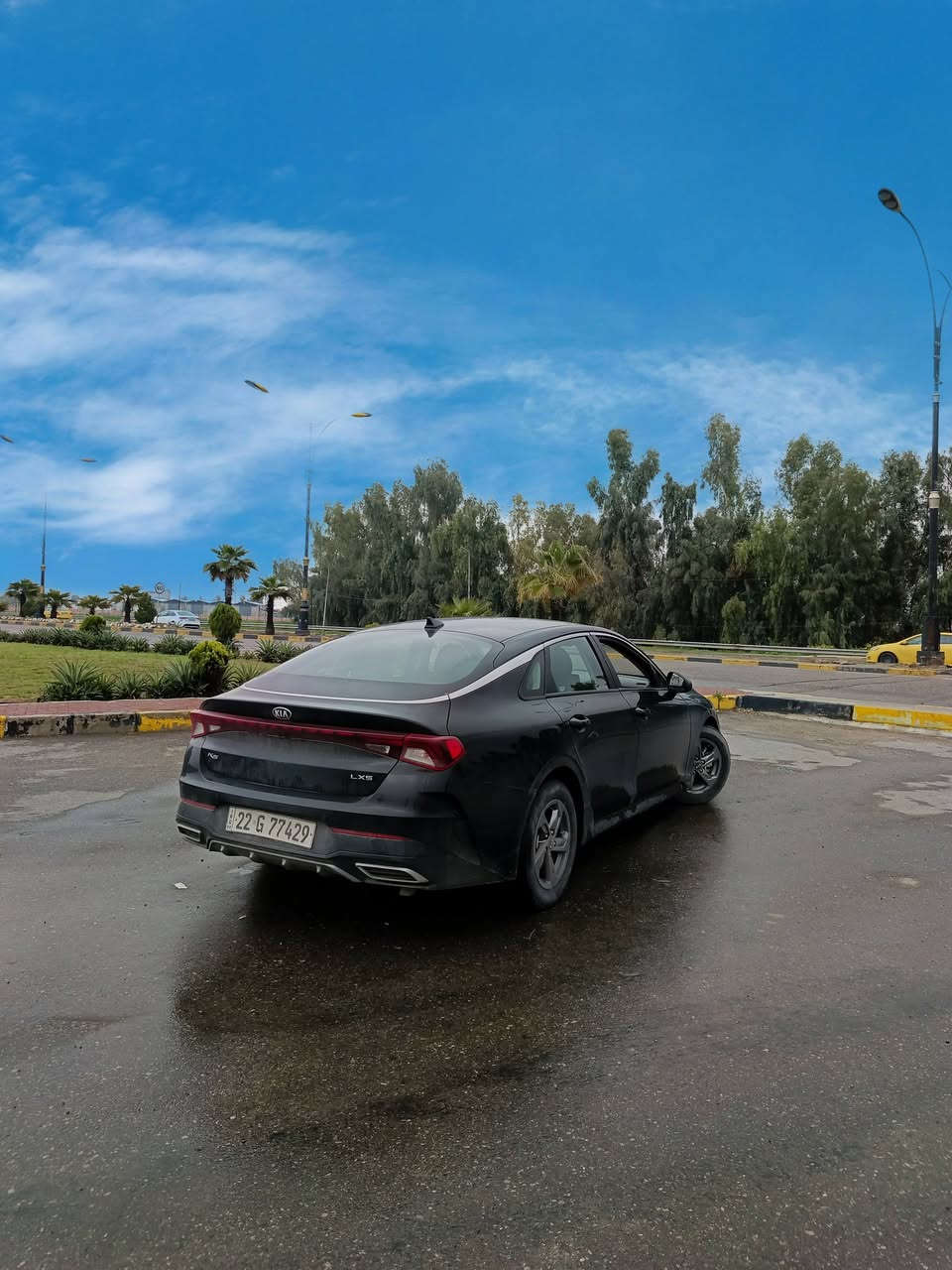 السلام عليكم ورحمه الله وبركاته
للبيع K5 وارد امريكي موديل 2021

مواصفات LXS
ماشية 127000mi

سايدبريك بصمة 

بصمة ابواب وتشغيل وصندوق 

اتو هولد 

4انظمة قيادة 

رادار امامي وجانبي 

تحديد مسار 

توقف ذاتي 

شاشة اعطال 

فول تحكمات 

لايت وبك لايت LED

محرك 1600توربو ما مفتوح وضع شركة  

تبريد وتدفئة بشرط 

شاشة تدعم اندرويد وكاربلي

كامرة دوارة 

ضرر امريكي جاملغ وبابين يمين دواخل ع بارد بين الجاملغ والباب وضرر عراق باب سائق مبدل شركة 

بارد بل صندوق وبيها ملاحضات بسيطة سياره حلوة وجاهزه من كلشي رقم جديد وسنوية جديدة شرط التحويل والغرامات 

سعر السياره 132$ومجال بسيط للاستفسار الاتصال على الرقم التالي ***********

*********** السياره موجوده بل موصل معرض اطلس الحديث علق بصلاة ع سيدنا محمد صلى الله عليه وسلم
