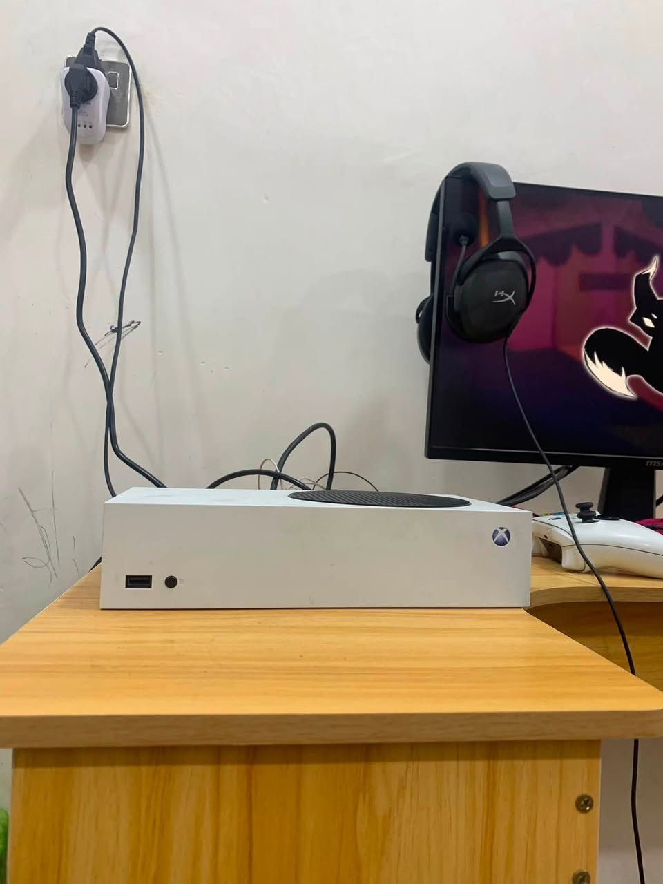 🎮 للبيع – Xbox Series S كامل مع الإضافات 🎮

📦 المحتويات:
• Xbox Series S إصدار 2023
• شاشة MSI 200Hz
• سماعة HyperX
• ميز (هدية)

✅ الحالة:
الجهاز والشاشة والسماعة بحالة ممتازة، نظيفة جداً، وجميع الكراتين الأصلية موجودة مع الملحقات.

🎁 الإضافات:
• اشتراك Game Pass Ultimate لمدة شهرين

🔄 أقبل المراوس بـ:
• iPhone 13 Pro Max
• iPad

💰 السعر: 550,000 دينار عراقي

📍 الموقع: بغداد

📱 للتواصل (واتساب):
***********
