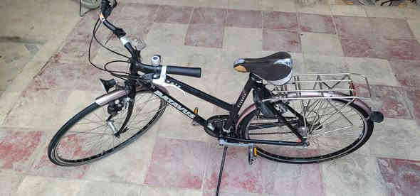 السلام عليكم بايسكل للبيع حجم ٢٨
 العنوان سوق الشيوخ الدجين
 السعر ١٢٥ تفاصيل داخل الصور 
 ***********
