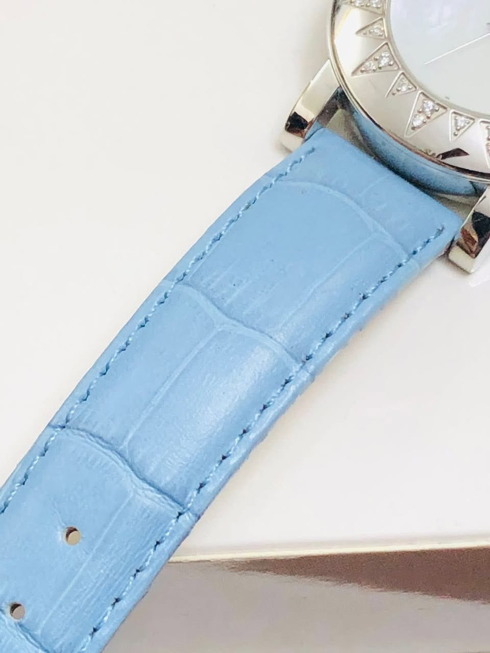 ساعة كولبر جنيف ( KOLBER )نسائي   
سويسري اصلي طلاء ذهب ( مينه صدف ) 
جام زفير ضد الخدش  
مينه 3D لوك غير مستعملة        
للاتصال ***********
