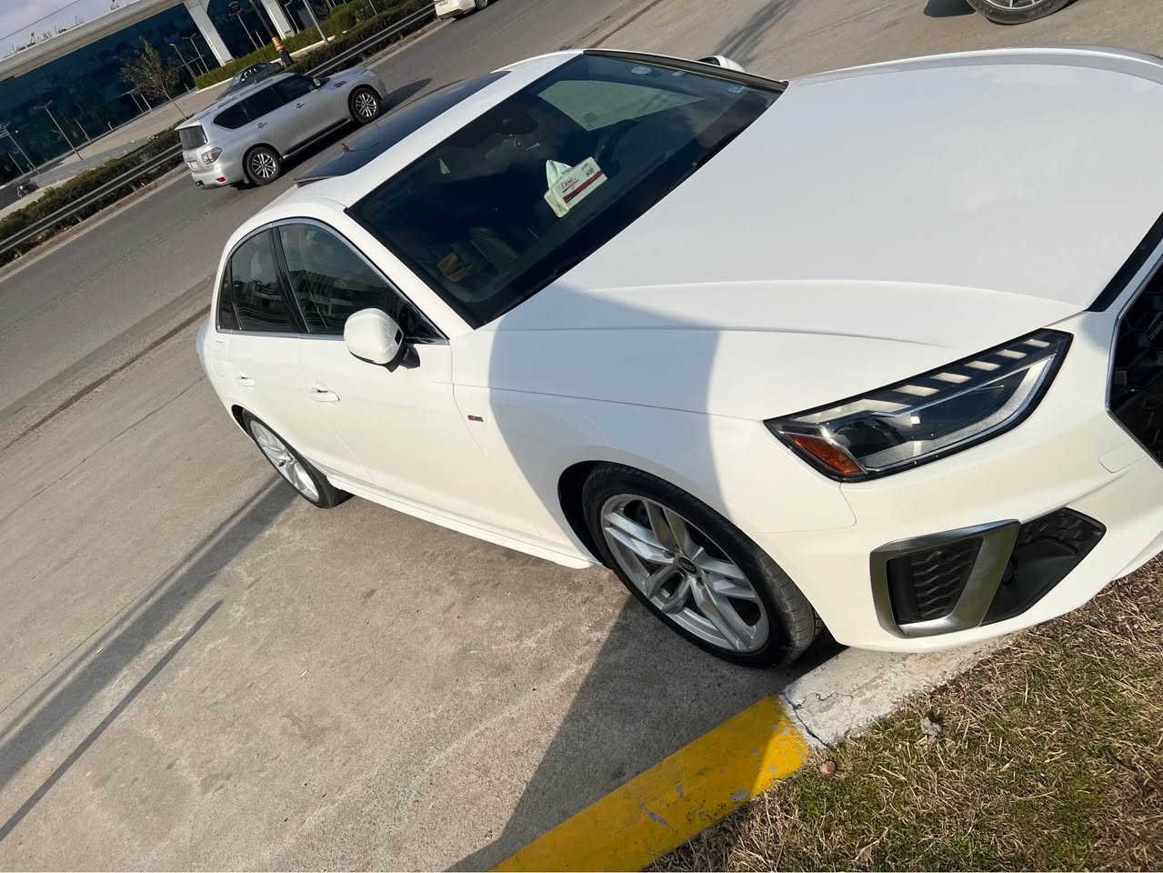 السلام عليكم 
أودي 2023 

‏2023 Audi A4 Sedan 45 S Line Premium Plus Quattro TFSI
ماشيه 38 الف
بجم كبس
صندوك كبس
حادث باب خلفي سائق صبغ مع نص جاملغ خلفي
رقم اربيل
السعر 225 ورقه وبيه مجال
*********** بغداد, العراق
