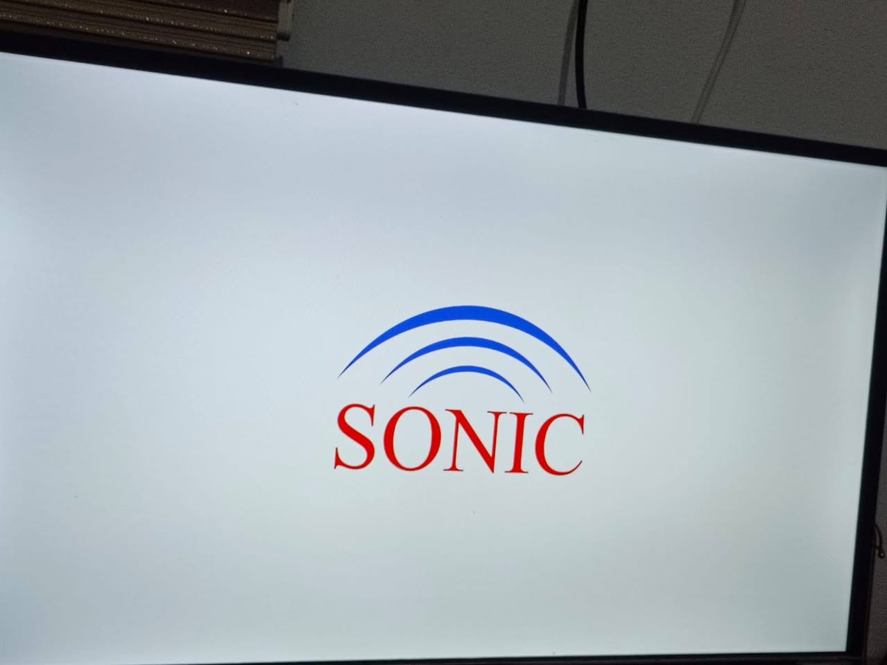 عندي تلفزيون حجم32 للبيع نوعيه سونيك مكان مارينا سيميل استفسار على الرقم ***********
