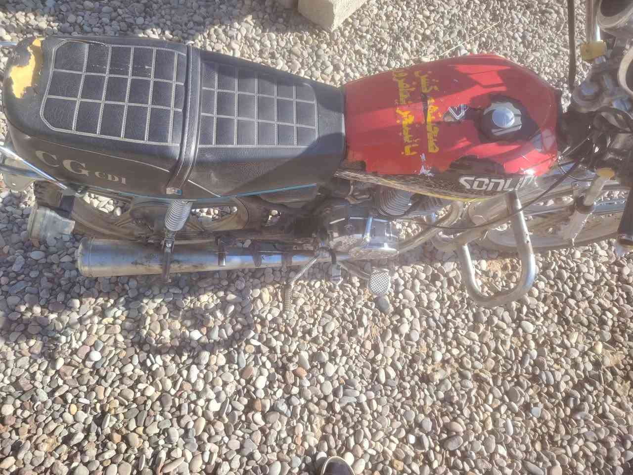 السلام عليكم
موطور للبيع 
روبر خمسه كير بدون سلف 
شغال ما يعوزو شي 
محرك شرط لا صرف ولا بخار 
للاتصال ***********
