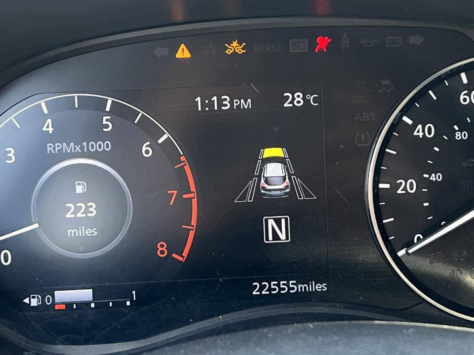 السلام عليكم
نيسان كيكس موديل ٢٠٢٣ وارد امريكي حادث 
دعامية امامية  السيارة نظيفة كلش ما بيها اي نقص شرط الفحص وصورة السونار موجودة ماشية ٢٢ الف ميل  مواصفاتها بصمة تشغيل بصمات ابواب وصندوق تشغيل عن بعد تحديد مسار رادار خلفي  رقمها بصرة والسيارة موجودة بالبصرة سعرها ١٦٠ وبيها مجال 
للاستفسار التواصل على الرقم 
0781 124 3332
