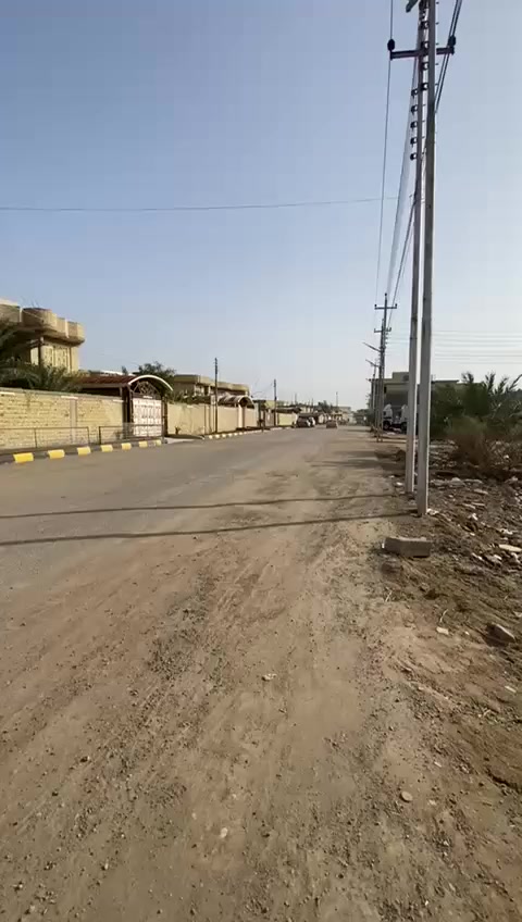 قطعة للبيع مجاور للركن 
منطقة القصور / نزلة الجملونات 
المساحة ٢٠٠ م سند زراعي ٢٥
الواجهة ١٠ x  النزال٢٠

للاستفسار والمعلومات اكثر مراسلتنا او الاتصال على الرقم ***********
