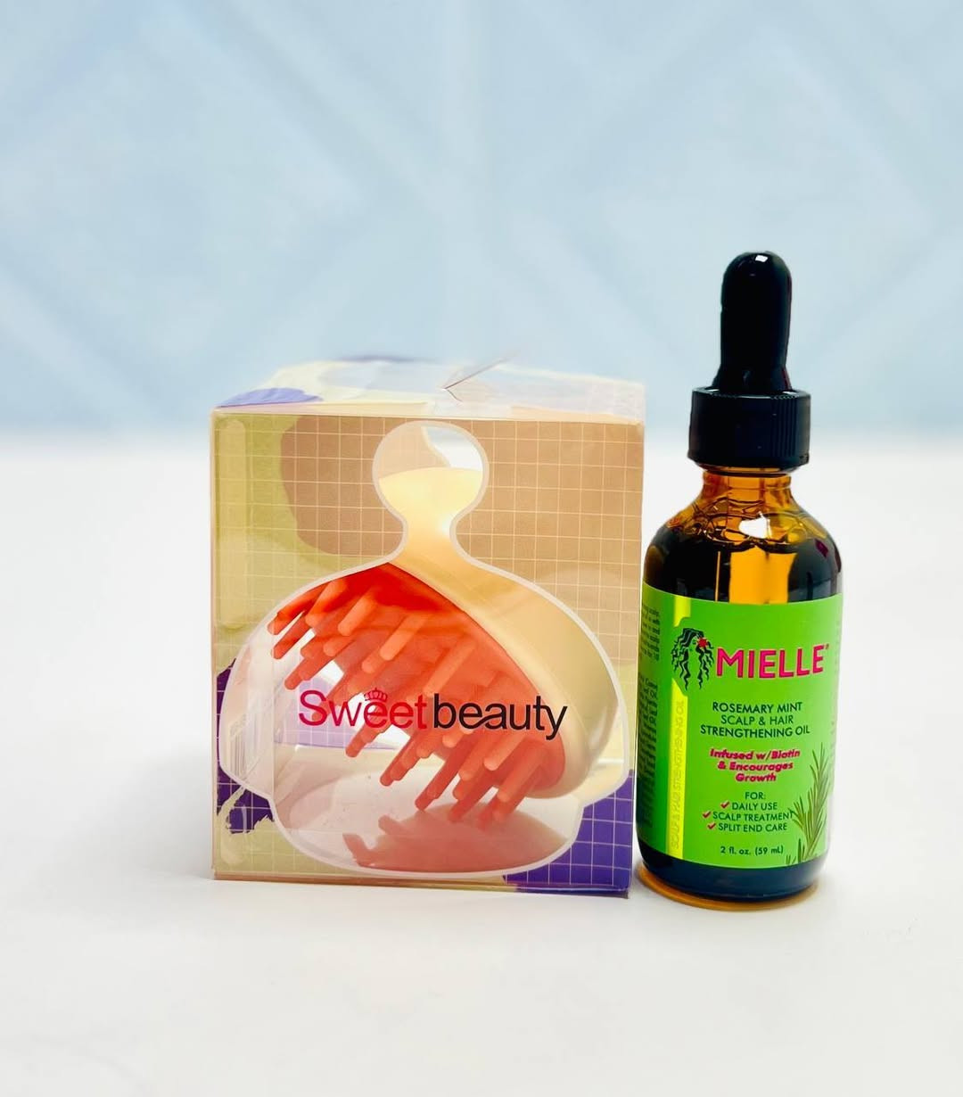 💚 ✨ زيت إكليل الجبل مع جهاز ديرما رولر✨💚
💚✨  سيروم منع تساقط الشعر ويحفز على نمو الشعر الأصلي .
💚✨ يعيد الصحة والحيوية للشعر الباهت .
💚✨ يمنح الشعر اللمعان والتغذية
💚✨ يحتوي على اهم المواد المغذية .
💚✨ زيت اكليل الجبل ، زيت اللوز الحلو زيت اللافندر الالوفيرا ، فيتامين C ، بايوتين .

💚✨ مع ديرما رولر للعناية بالشعر ✨💚
 #Derma_roller_system   

💚✨ تكثيف الشعر وتقوية الدورة الدموية في فروة الرأس اوايضا لحية
💚✨كما يعمل على تحفيز إعادة نمو الشعر والتقليل من تساقطه
💚✨ يحفز إنتاج الهرمونات التي تساعد على تقوية بصيلات الشعر وانتاج بصيلات شعر جديد


**إذا كنت صاحب هذا الإعلان وتريد حذفه لأي سبب، رجاءا أرسل رسالة إلى الدعم الفني**