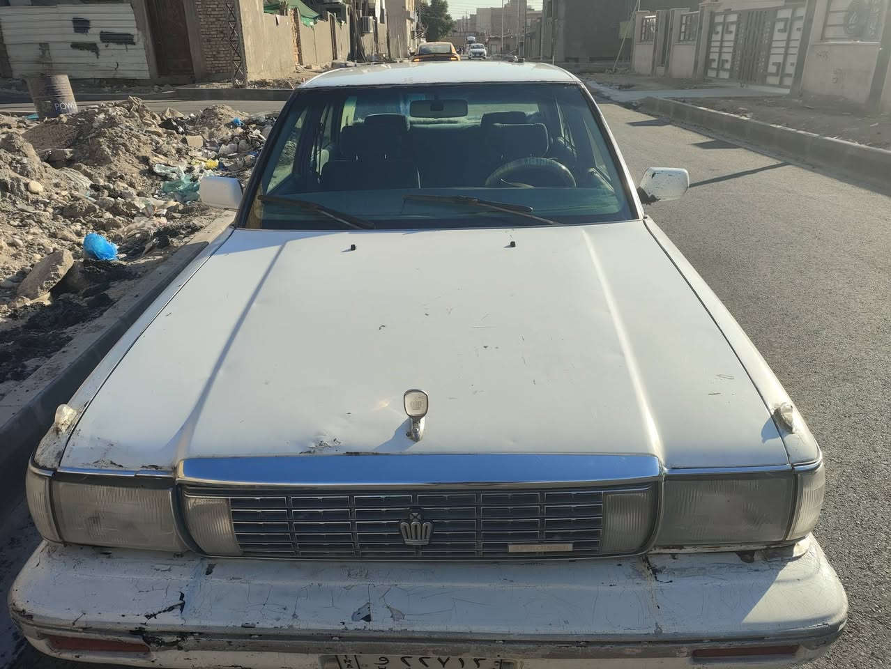 سيدان موديل 90
الرقم بغداد
محرك بطة
الكهربائيات شغالة
اطارات جديدة 
لايتات زنون
بيها رشات صبغ وتعمير شي قليل
السعر 40 ورقة وبيها مجال للشراي
***********
