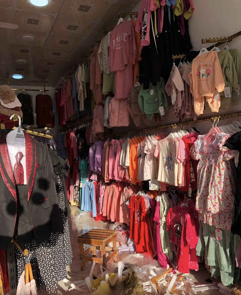 شروة محل مستعجلة!!
مجمع المصطفى لملابس الاطفال،، 
يحتوي على بضاعة صيفية و بهارية و اسود
بضاعة درجة اولى مابيهة ستوك ستاندر
سعر البضاعة كاملة من ٨ الى ١٠ مليون 
و اللي يريد يشتري شوية من البضاعة مو كلها هم عادي

و اليشتري المحل هو والتعاليگ و غراضة كلها هم تدللون ، بي هواي اغراض
العنوان : كربلاء-شارع الروضتين الجديد-قبل شارع السيدة رُقية
رقم الاتصال : ***********
