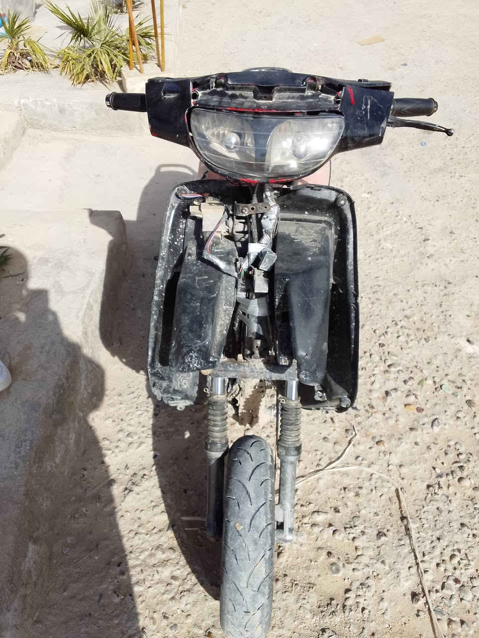 السلام عليكم
دراجه البيع فراشه 
بيه خيط بخار تشتغل الدراجه
ابيع كوم حديد السعر 150وبيه مجال الاستفسار 
***********
