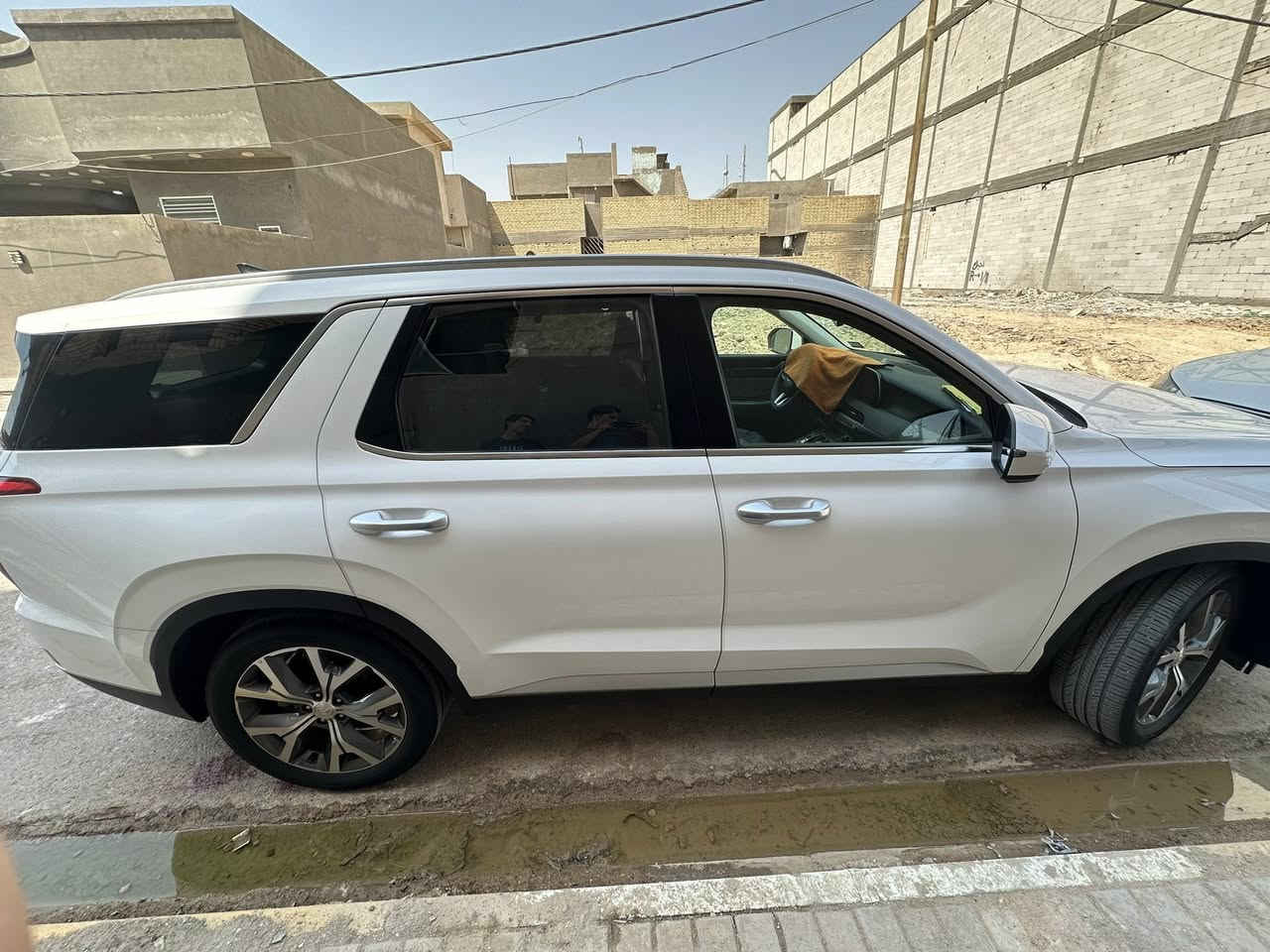 السلام عليكم 
بلسايد2022فول مواصفات لون ابيض بدون ايرباك 

بصمه تشغيل 
بصمه ابواب+ ترحيب 
تشغيل عن بعد 
رادارت 360 درجه 
فتحه 
7 راكب 
3 قطع تبريد
كير ازرار
انضمة قياده مختلفه ( سبور....جبلي... الخ)
كامره اماميه
محدد مسار
داخل رصاصي 
اشاير بالمري
 ويل كب 20 
جنطه تلقائيه+شفط 
لد امامي+خلفي 
كشافات  
يدات نيكل
تدفئه كشنات 
كشنات كهربائيه 
شاحن ماكسيڤ 
داخل مطعم بنيكل
محرك V6

ماشيه 17 الف 
كشنات قلاب 
البجم مع البنيد مع المري مغلف ppf 
مكانه السماوه  حادث باب خلف السائق مبدل  
رقم بغداد جديد السياره جديده وبدون اي نقص  
السعر 30 الف دولار وبيه مجال ان شاء الله 

للاستفسار*********** +واتس آب
