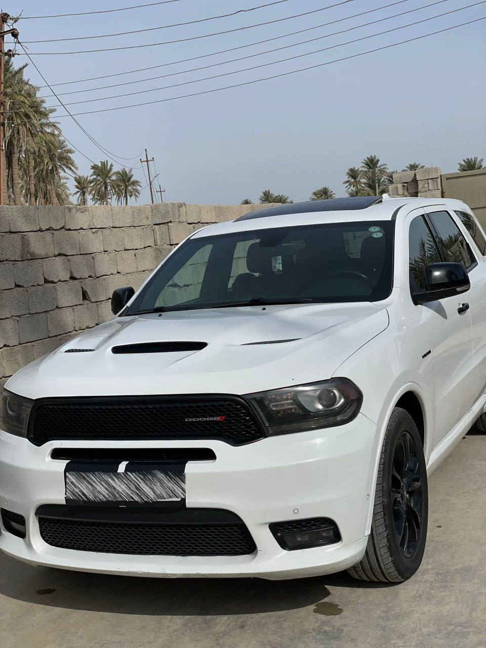 السلام عليكم من رخصة الادمن المحترم دوج دورنگو 2020 للبيع او مراوس حسب الرغبة 
لون/ابيض 
فئة R/TMax 
V8 5.7 
فتحة/سقف 
داخل جلد احمر 
7راكب 
كلين تايتل. كفاله عامه 
رقم/دهوك 
بصمة تشغيل 
كشنات اماميه تدفئه+تبريد 
جنطه كهرباء شفط.
كشنات خلفيه فقط تدفئه 
معروفه مواصفات الR/T 
السعر. اتصل بيك خير وتدلل 
*********** 
مع الشكر 🌹
