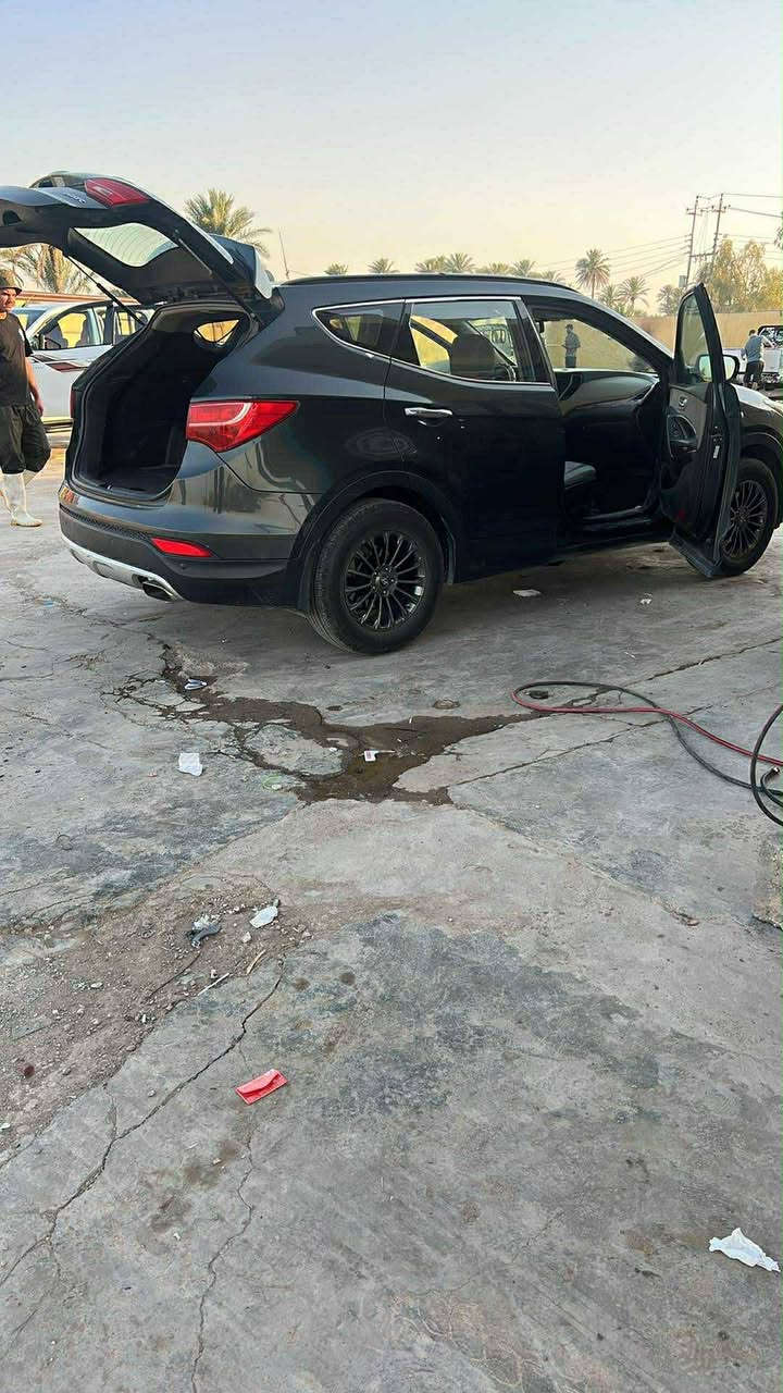 السلام عليكم 
سنتافيا١٣ فول عدا البنوراما محرك ٢٤٠٠ جديد رقم بغداد بيها قطعتين باب وجاملغ بدون دواخل مكان السيارة بديالى بلدروز السعر 130$ وبيها مجال قليل ***********
