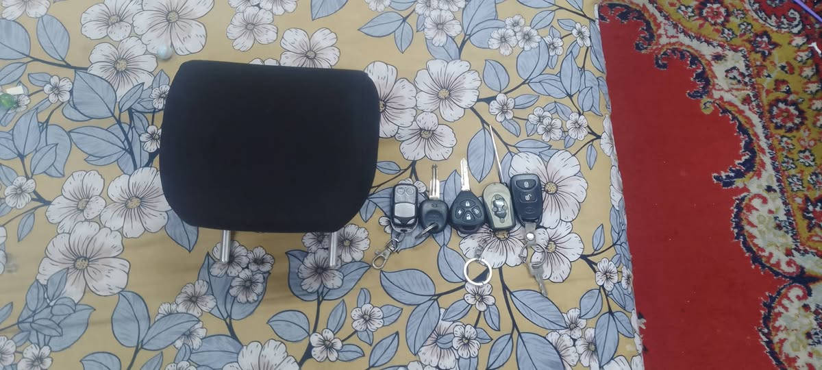 للسلام عليكم اخوان عندي غراض مال سيارات مااعرف مال حاويه اصليات قيم واخذ الي يرضه الله رقمي هذه *********** مكاني بغداد
